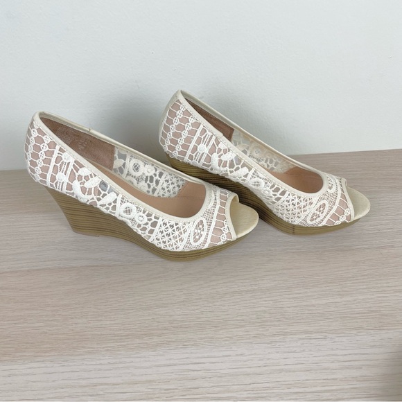 American Eagle Cream Floral Lace Peep Toe Platform Heels Size US 9 - Picture 5 of 6